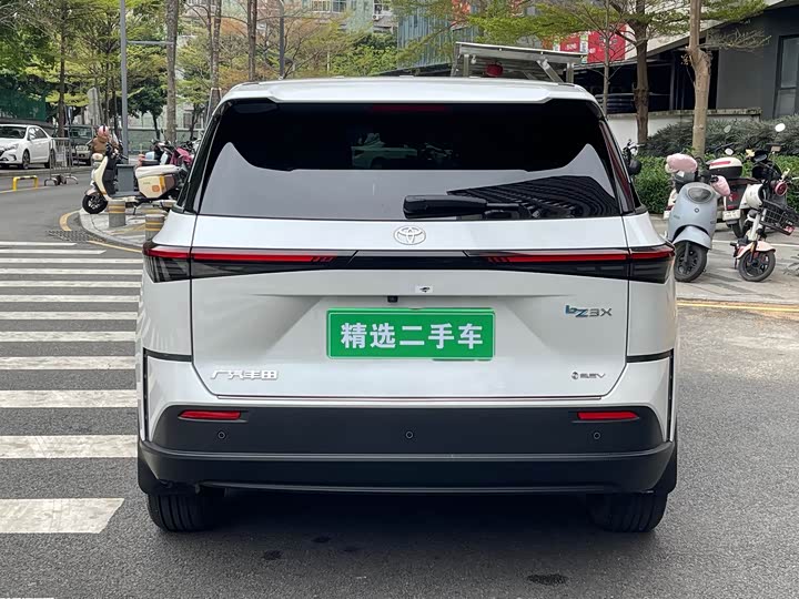 Фото 5 - Toyota bZ3X