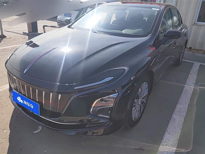 Photo 1 - Hongqi E-QM5