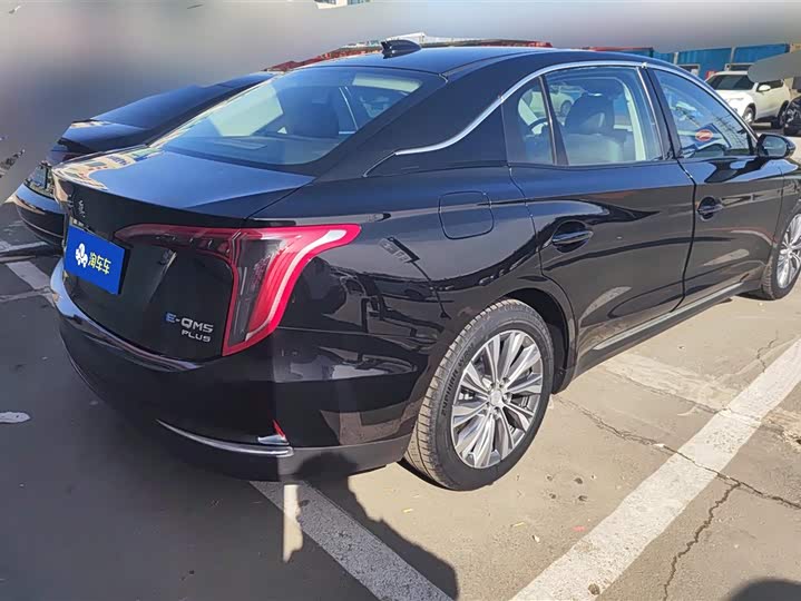 Photo 3 - Hongqi E-QM5