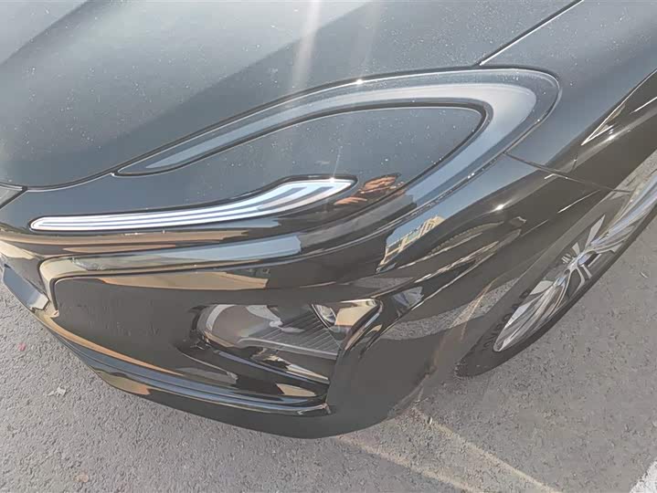 Photo 5 - Hongqi E-QM5