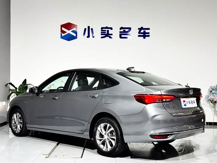 Photo 9 - Buick Verano