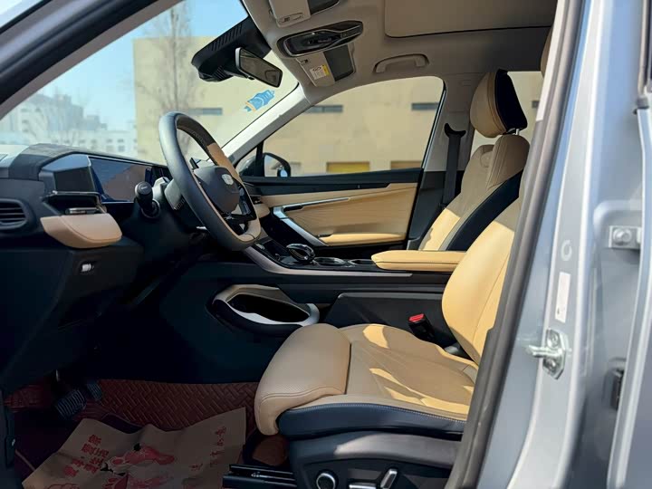 Фото 4 - Geely Atlas L