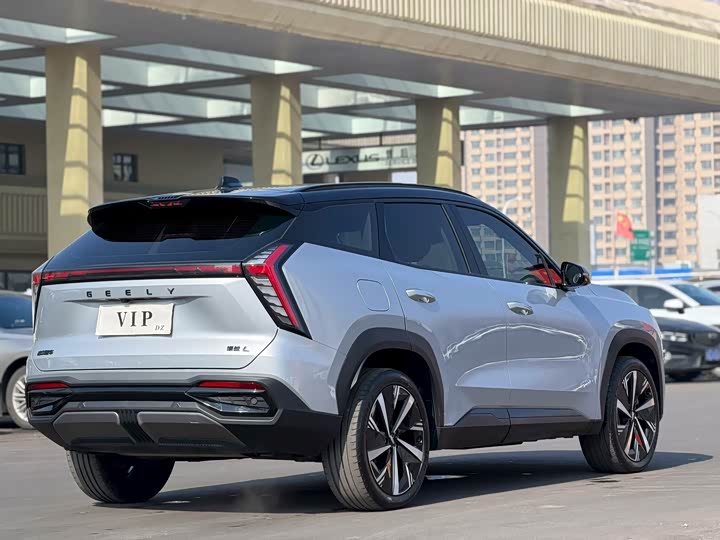 Фото 9 - Geely Atlas L