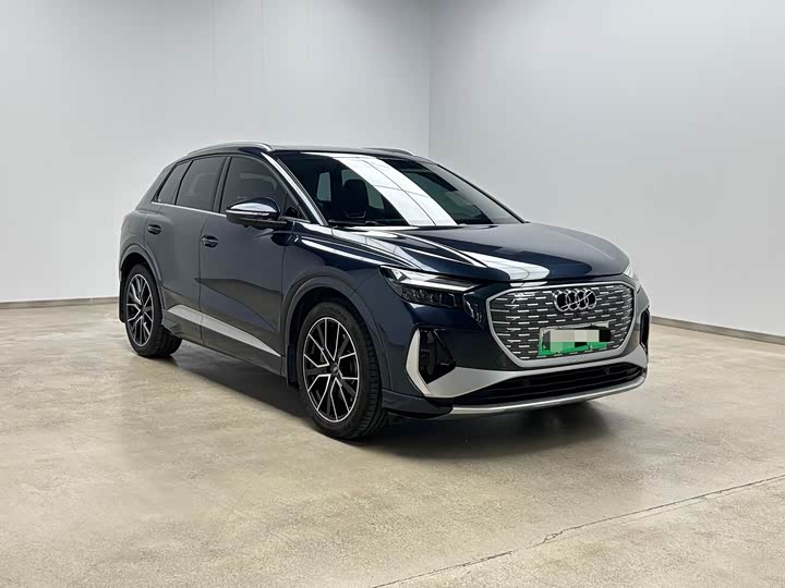 Photo 3 - Audi Q4 e-tron