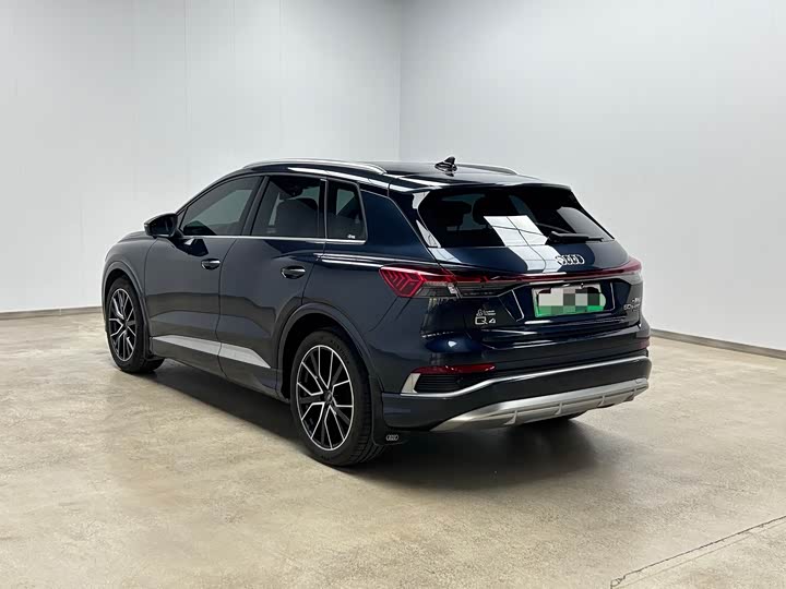 Photo 5 - Audi Q4 e-tron