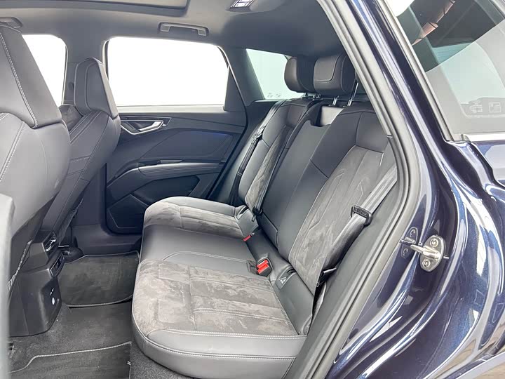 Photo 7 - Audi Q4 e-tron