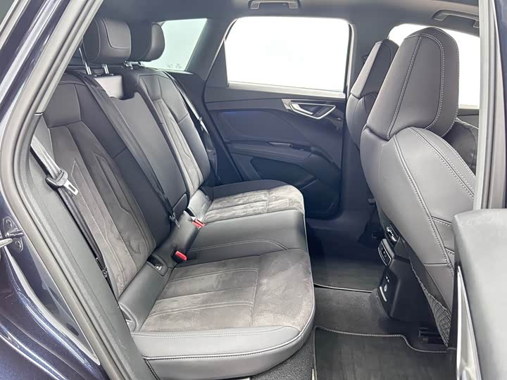 Photo 9 - Audi Q4 e-tron