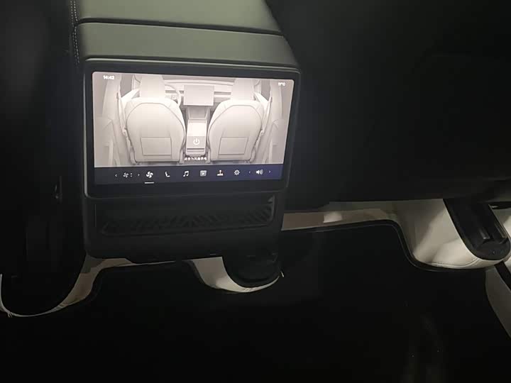 Фото 8 - Tesla Model Y