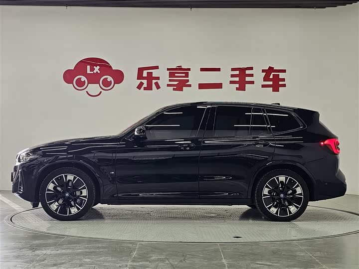 Фото 2 - BMW iX3