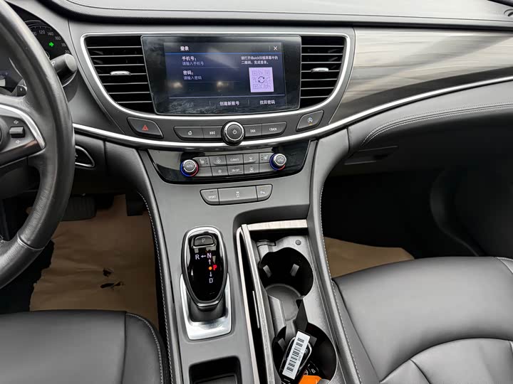 Фото 8 - Buick LaCrosse