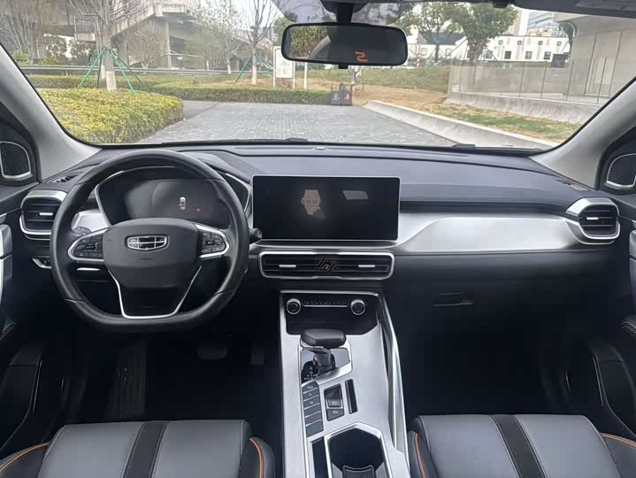 Фото 4 - Geely Coolray