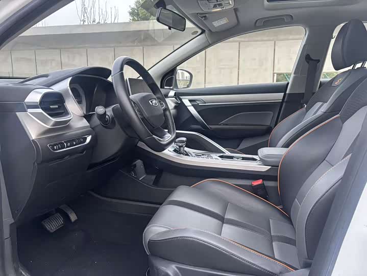 Фото 5 - Geely Coolray