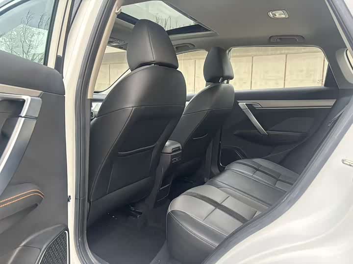 Фото 6 - Geely Coolray