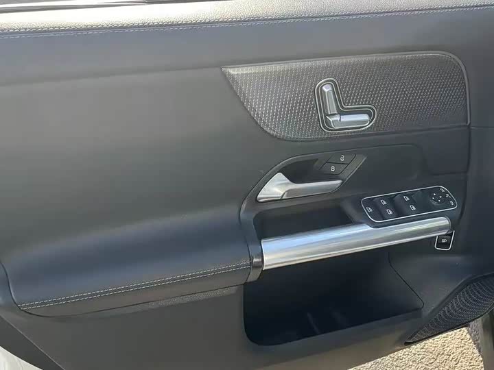 Photo 4 - Mercedes-Benz GLA-Class