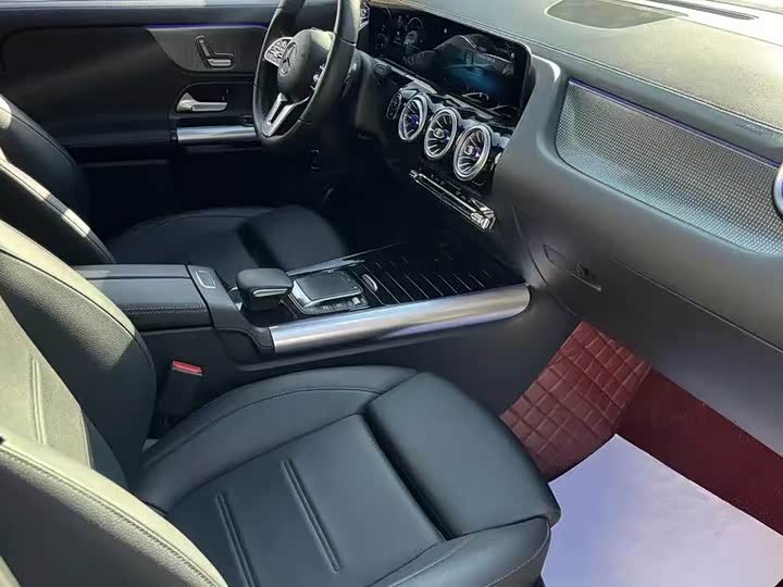 Photo 5 - Mercedes-Benz GLA-Class