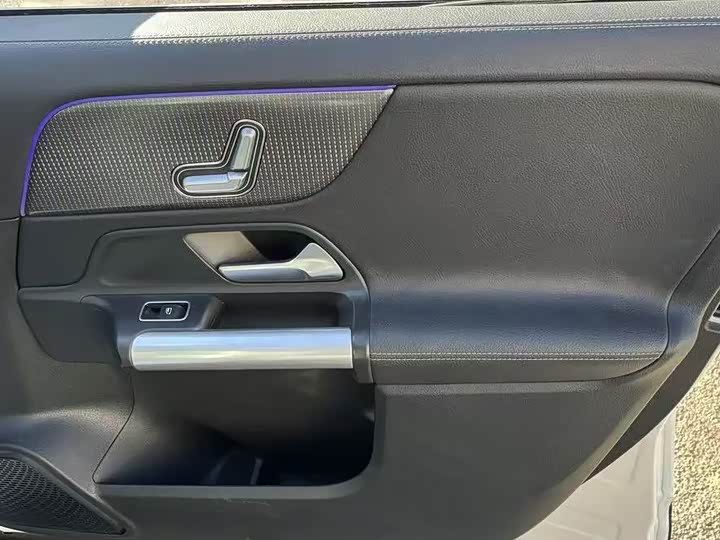 Photo 8 - Mercedes-Benz GLA-Class