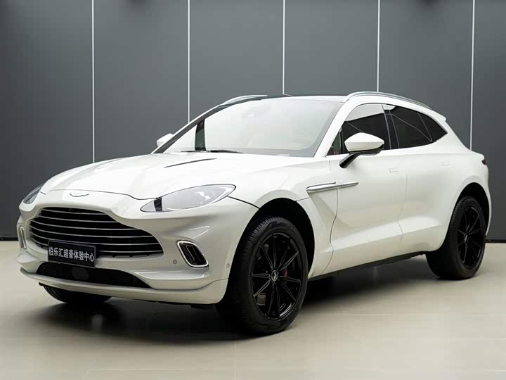 Photo 1 - Aston Martin DBX