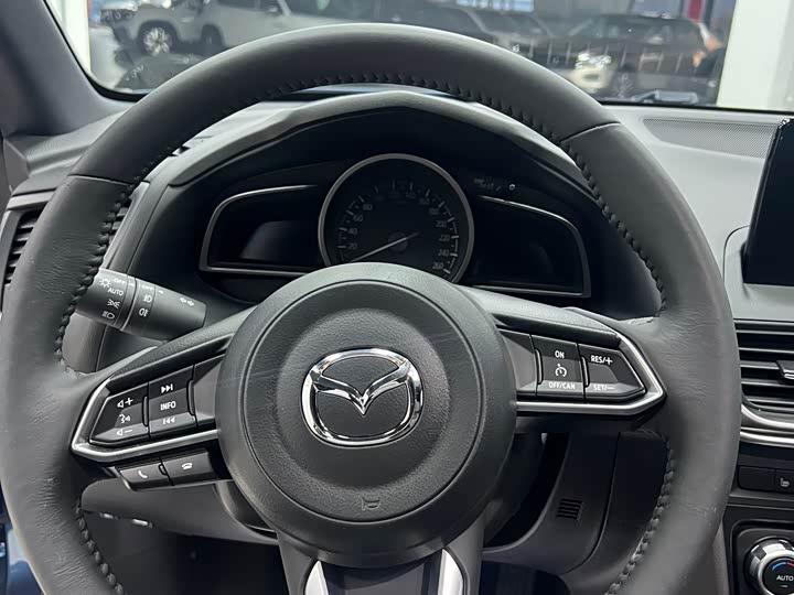 Фото 9 - Mazda CX-4