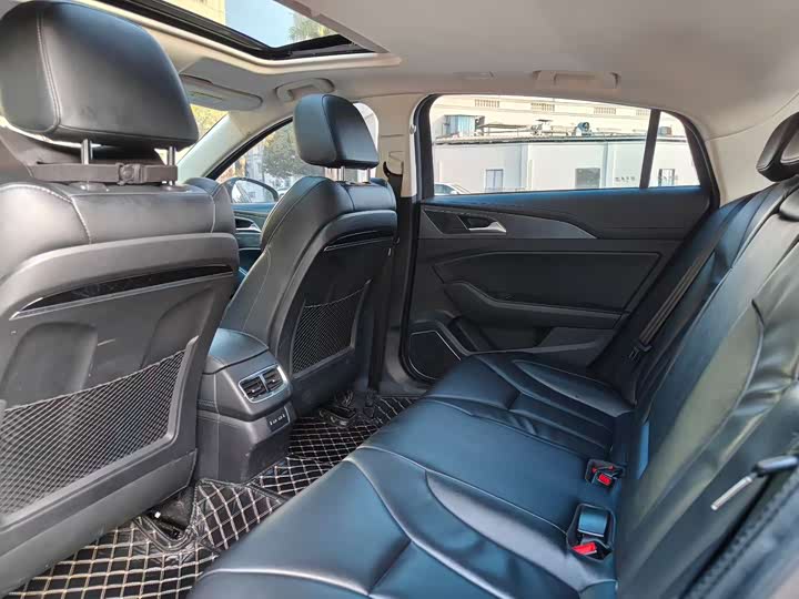 Фото 6 - Hongqi H5