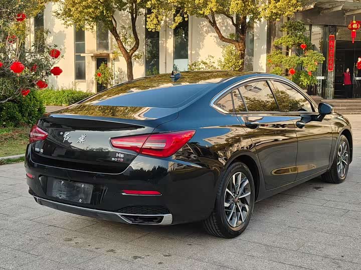 Фото 9 - Hongqi H5