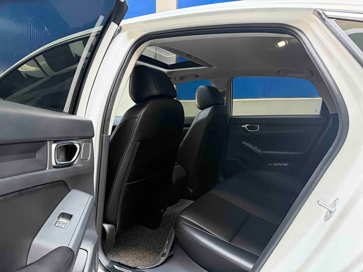 Фото 8 - Honda Civic