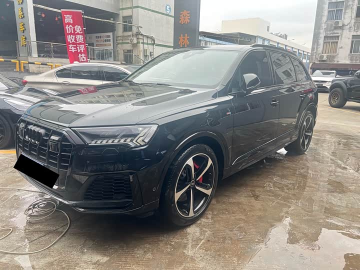 Фото 1 - Audi Q7