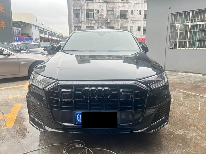 Фото 2 - Audi Q7