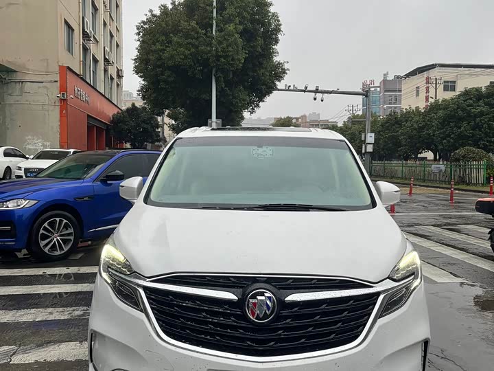 Photo 2 - Buick GL8 ES