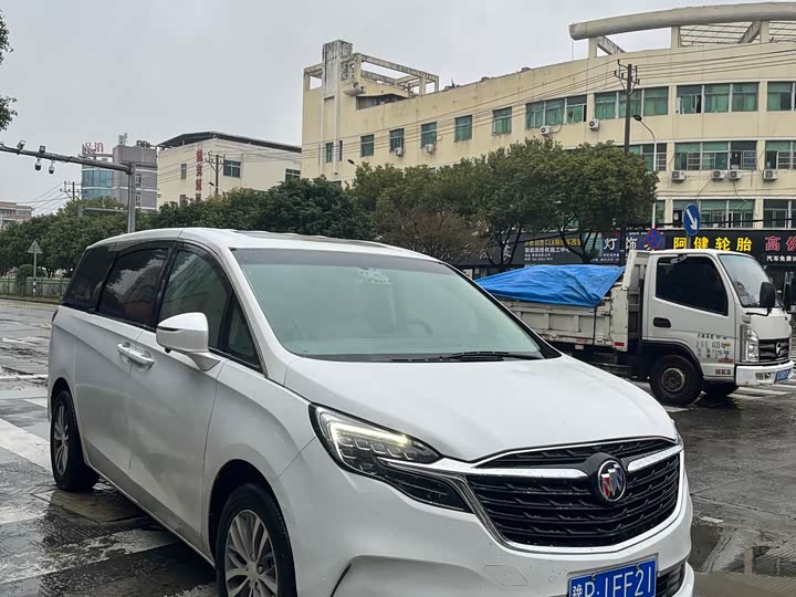 Photo 3 - Buick GL8 ES