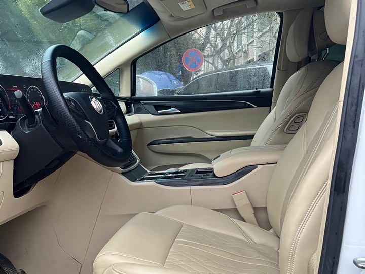 Photo 4 - Buick GL8 ES