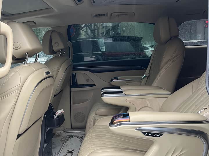 Photo 5 - Buick GL8 ES