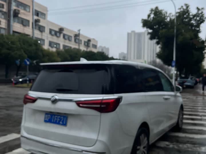 Photo 7 - Buick GL8 ES