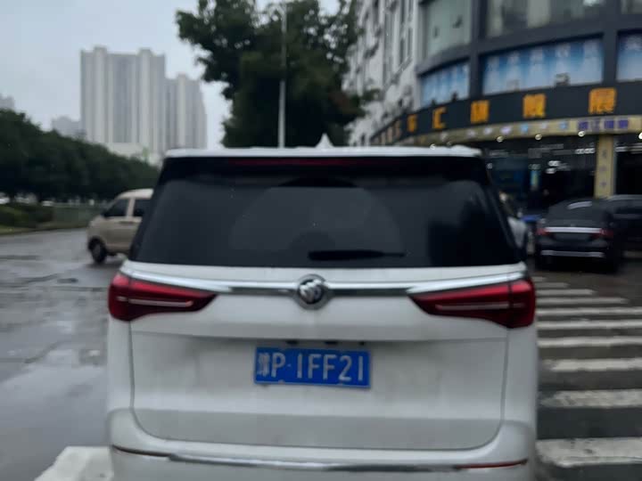 Photo 9 - Buick GL8 ES