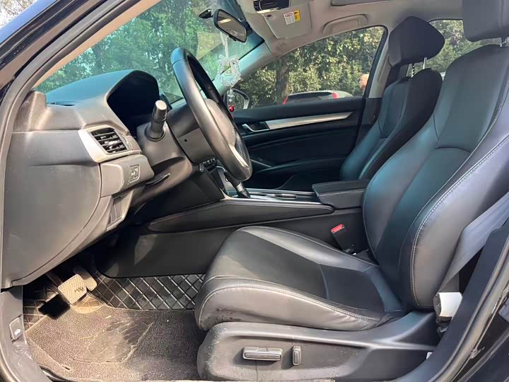 Фото 4 - Honda Accord