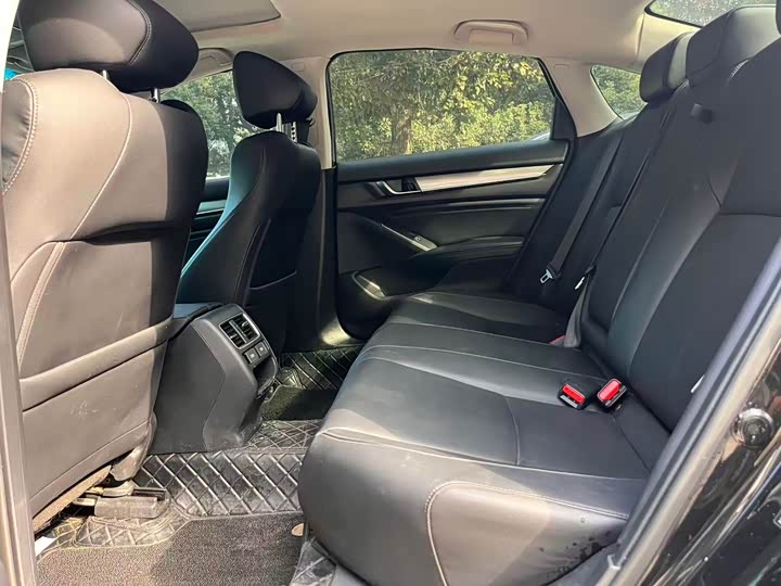 Фото 6 - Honda Accord