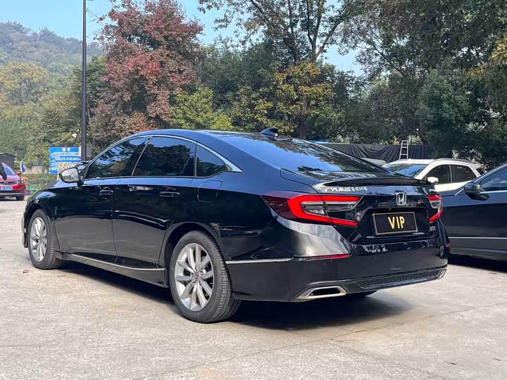 Фото 7 - Honda Accord