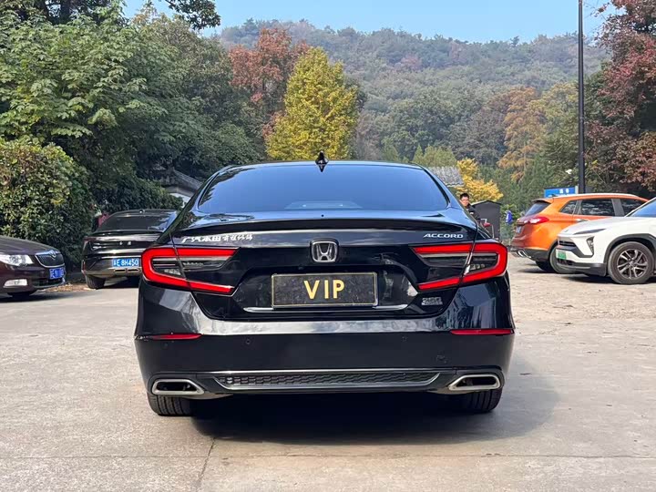 Фото 8 - Honda Accord