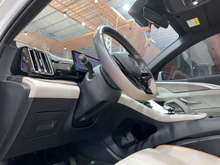 Photo 8 - BYD Song Pro Hybrid