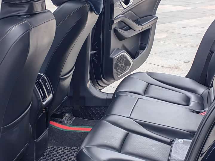 Фото 9 - Bestune B70