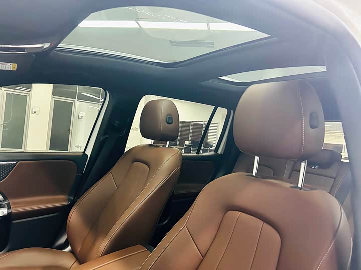 Фото 9 - Mercedes-Benz GLB-Class