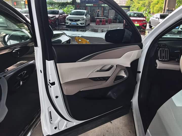 Photo 7 - BYD Song Pro Hybrid