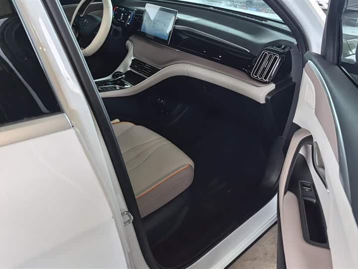 Photo 8 - BYD Song Pro Hybrid