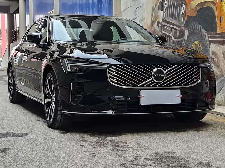 Фото 2 - Volvo S90