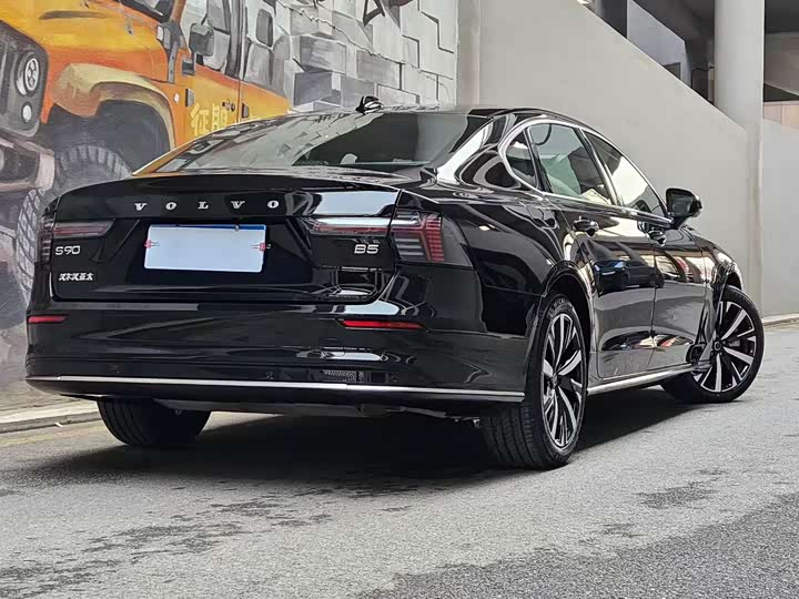 Фото 3 - Volvo S90