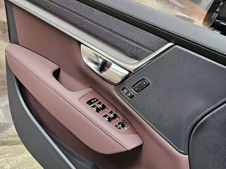 Фото 7 - Volvo S90