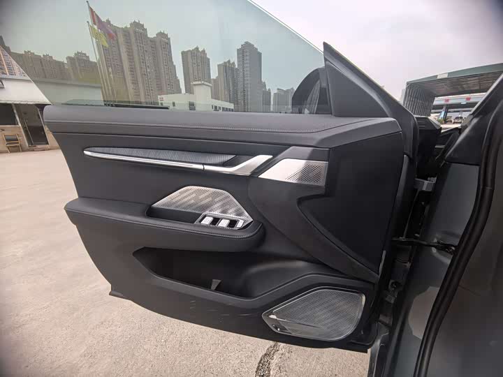 Фото 4 - Zeekr 001