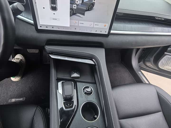 Фото 6 - Zeekr 001