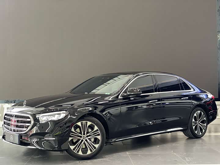 Фото 1 - Mercedes-Benz E-Class