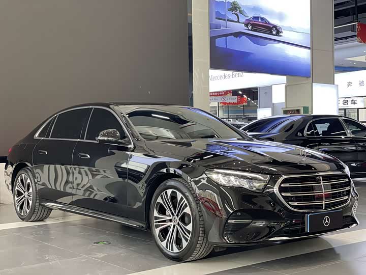 Фото 3 - Mercedes-Benz E-Class