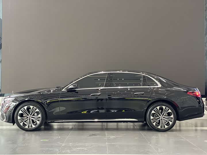 Фото 4 - Mercedes-Benz E-Class